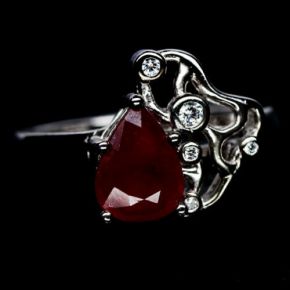 Кольцо из серебра 925 с натуральным рубином и фианитами