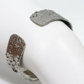 Авторский браслет бангл из серебра 925 с натуральными кораллами и цитринами, родирование в 2 тона