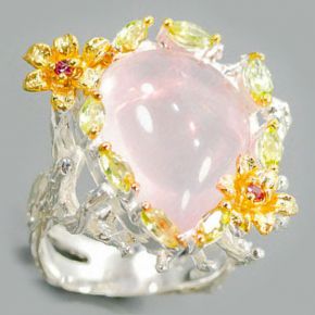 Авторское кольцо из серебра 925 с натуральным розовым кварцем, хризолитами и гранатами родолитами, покрытие 2 тона