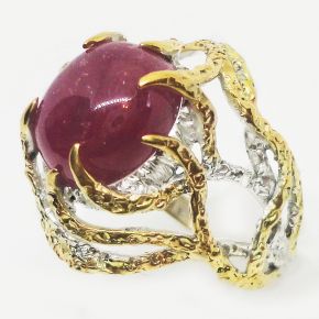 Авторское кольцо из серебра 925 с натуральным рубином кабошоном и оттеночной позолотой