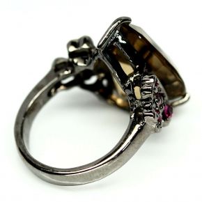 Кольцо из серебра 925 с дымчатым кварцем, рубинами и чёрным родированием