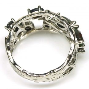 Кольцо из серебра 925 с натуральными темными ограненными опалами, белый родий