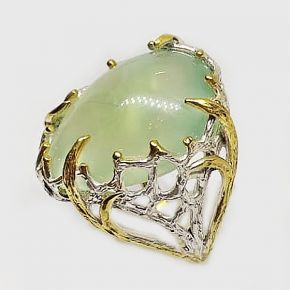 Авторское кольцо из серебра 925 с натуральным пренитом кабошоном и оттеночной позолотой